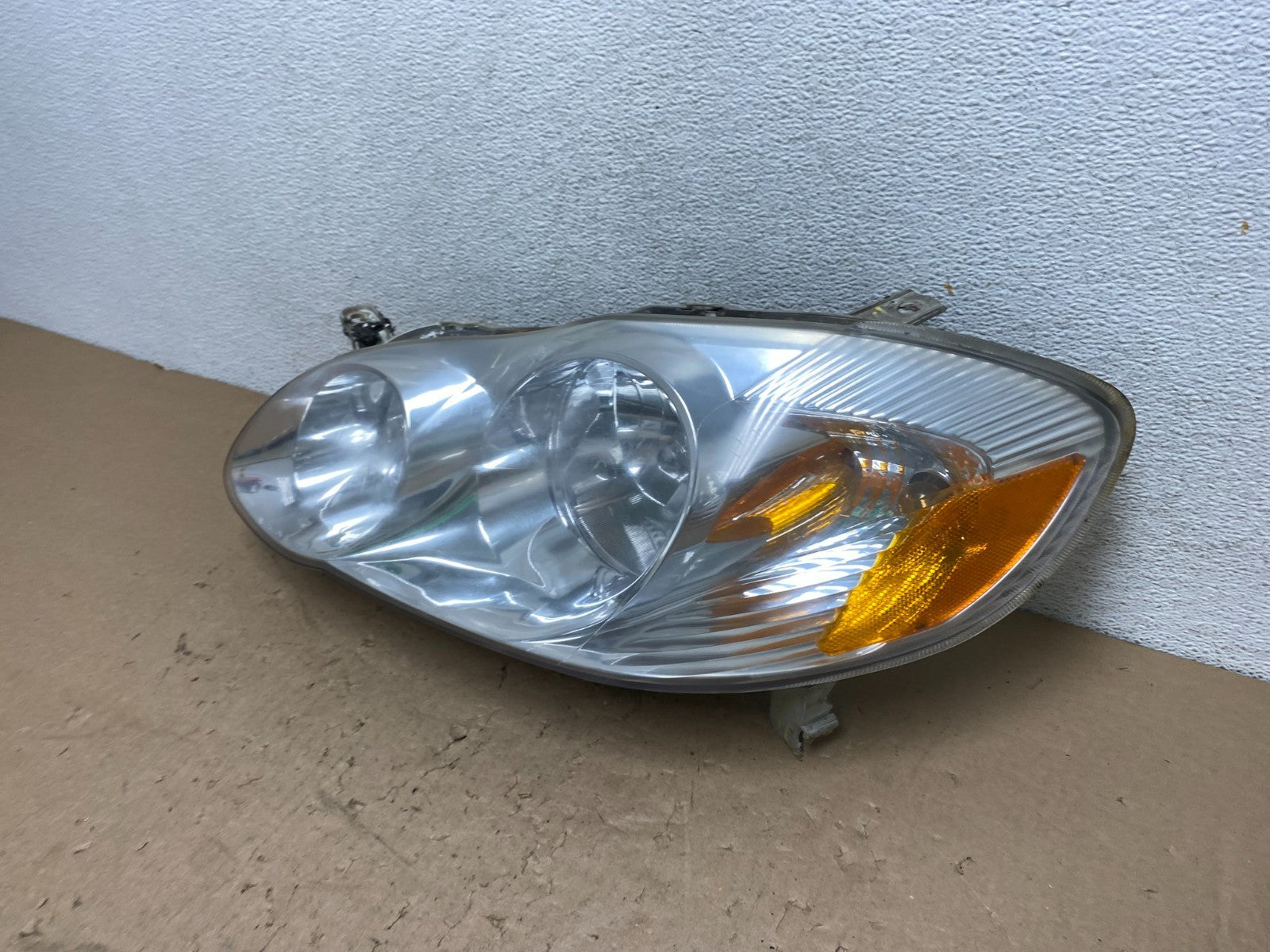 2003 to 2004 Toyota Corolla Left Driver LH side Headlight AG4409 DW1