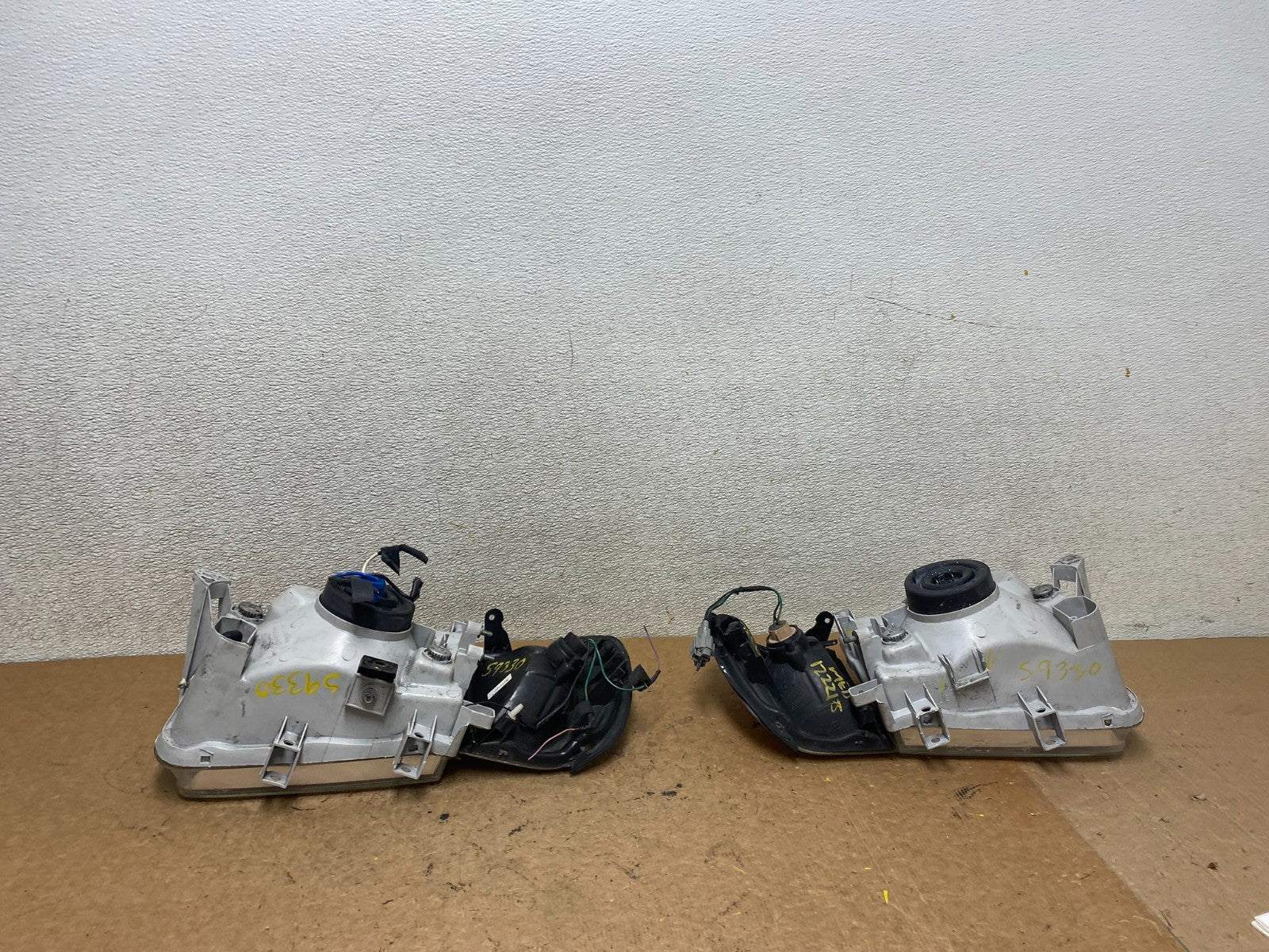 1999-2004 Nissan Pathfinder Left+Right Side Set Halogen Headlights Oem S9330 DW10