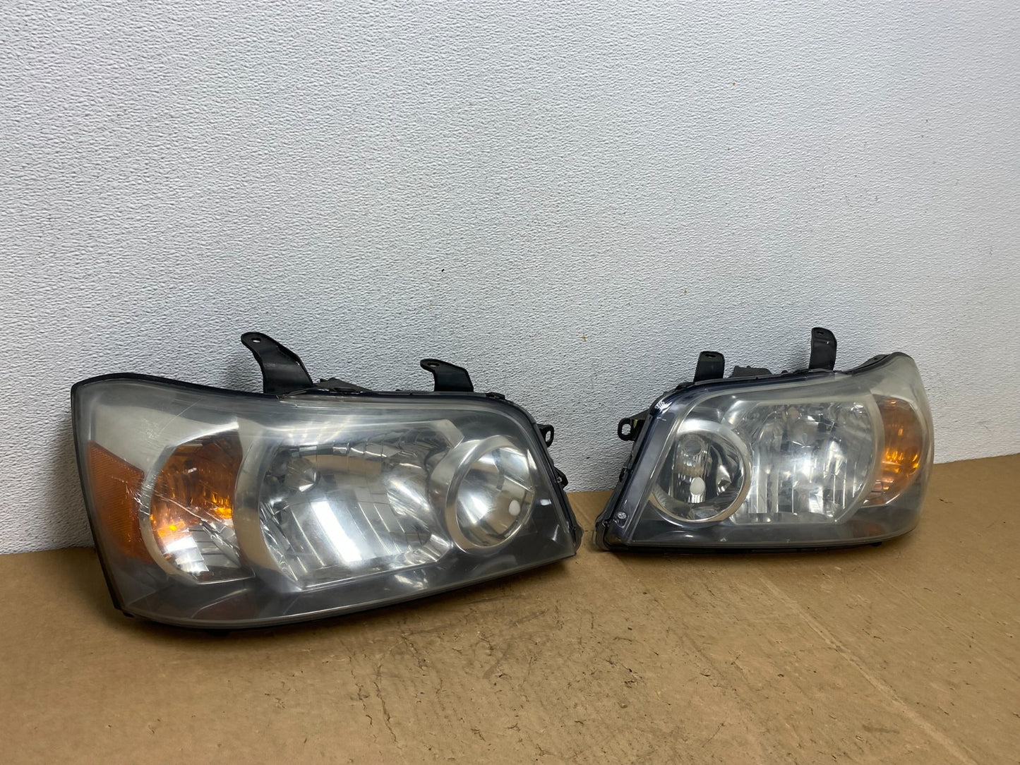 2004 2005 2006 Toyota Highlander Headlights Left+Right Side AD1390 DW2