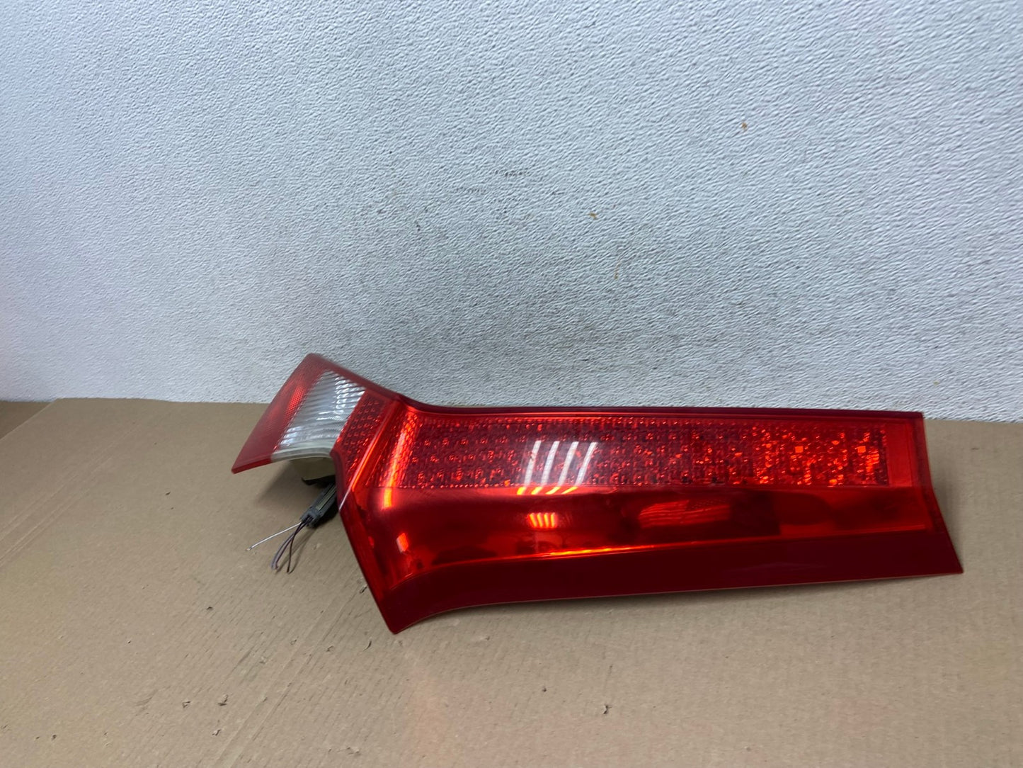 2008 to 2013 Volvo XC70 V70 Right Passenger Tail Light Upper AE9471 LK1