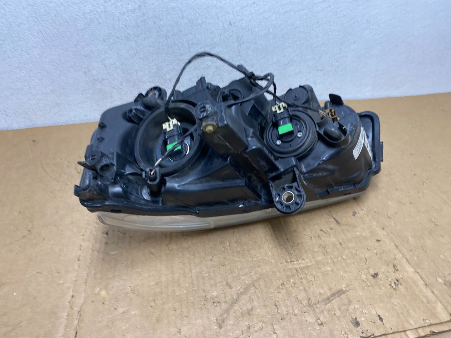 2011 to 2016 Chrysler Town and Country Right Passenger Headlight AD0655 DW8