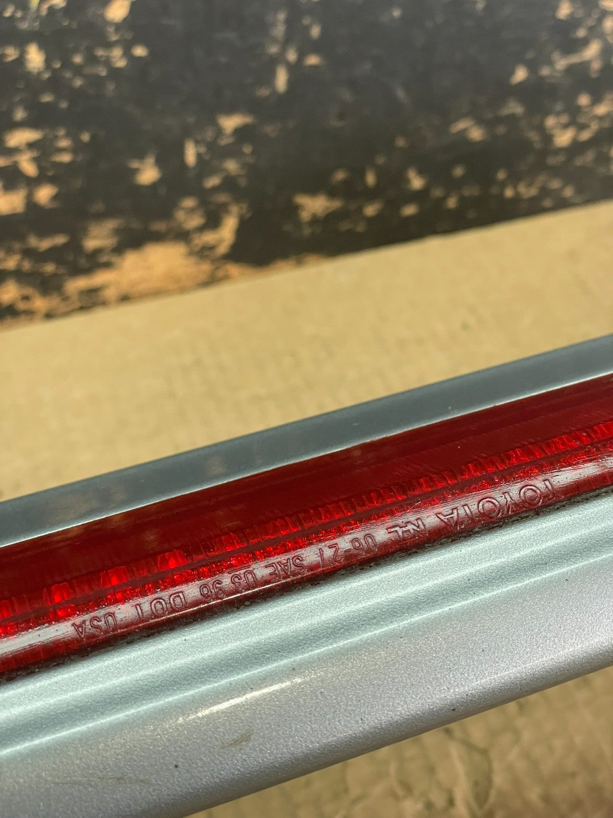 2001 to 2007 Toyota Sequoia 3RD Brake Light Spoiler Wing OEM AB3235 DG6