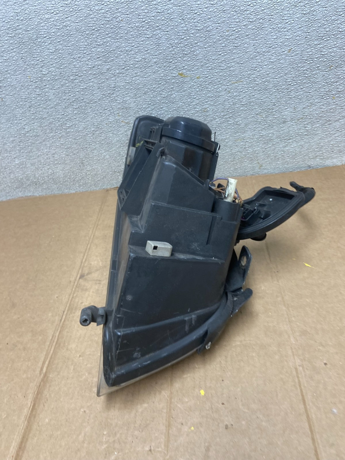 1999 to 2002 Audi A4 Left Driver LH Side Headlight AA1162 DW8
