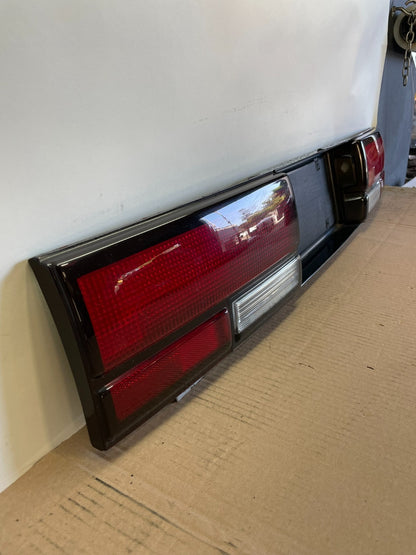 1992 1993 Chevrolet Cavalier Rear Trunk LID Center Tail Light AH0478 DG2