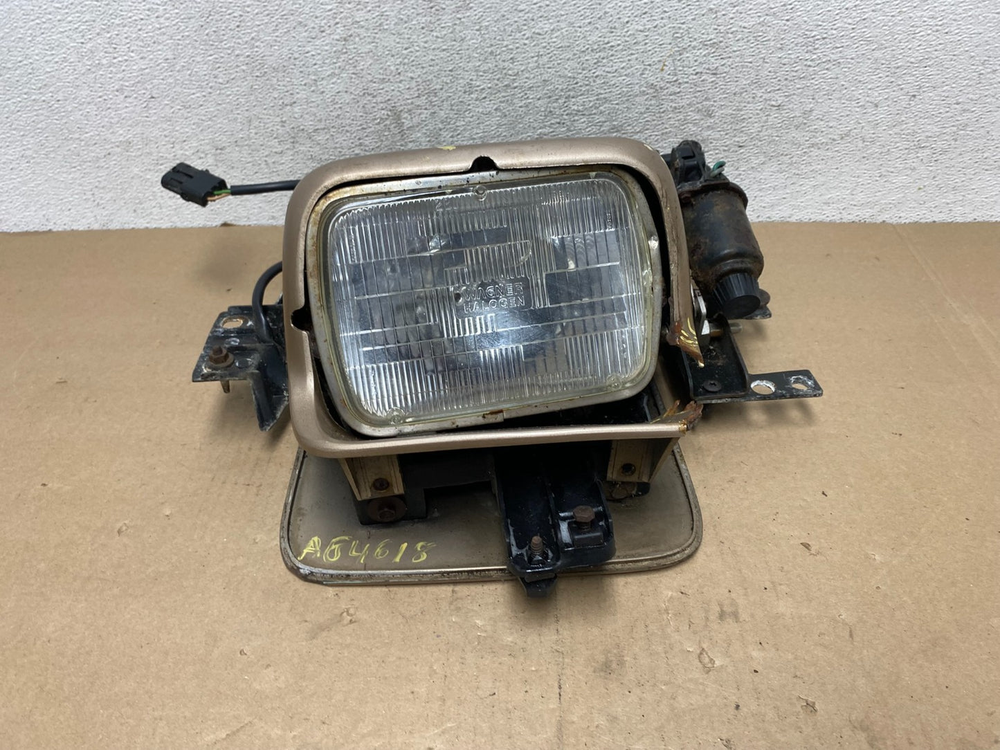1984 to 1989 Chevrolet Corvette Right Passenger Side Headlight AG4618 DW0