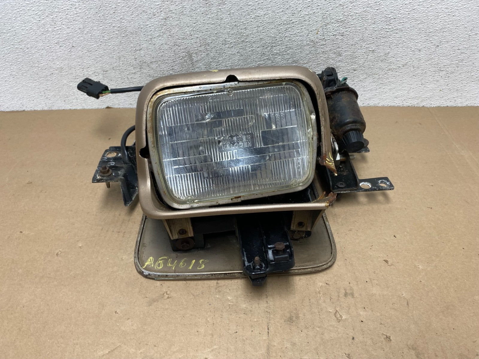 1984 to 1989 Chevrolet Corvette Right Passenger Side Headlight AG4618 DW0