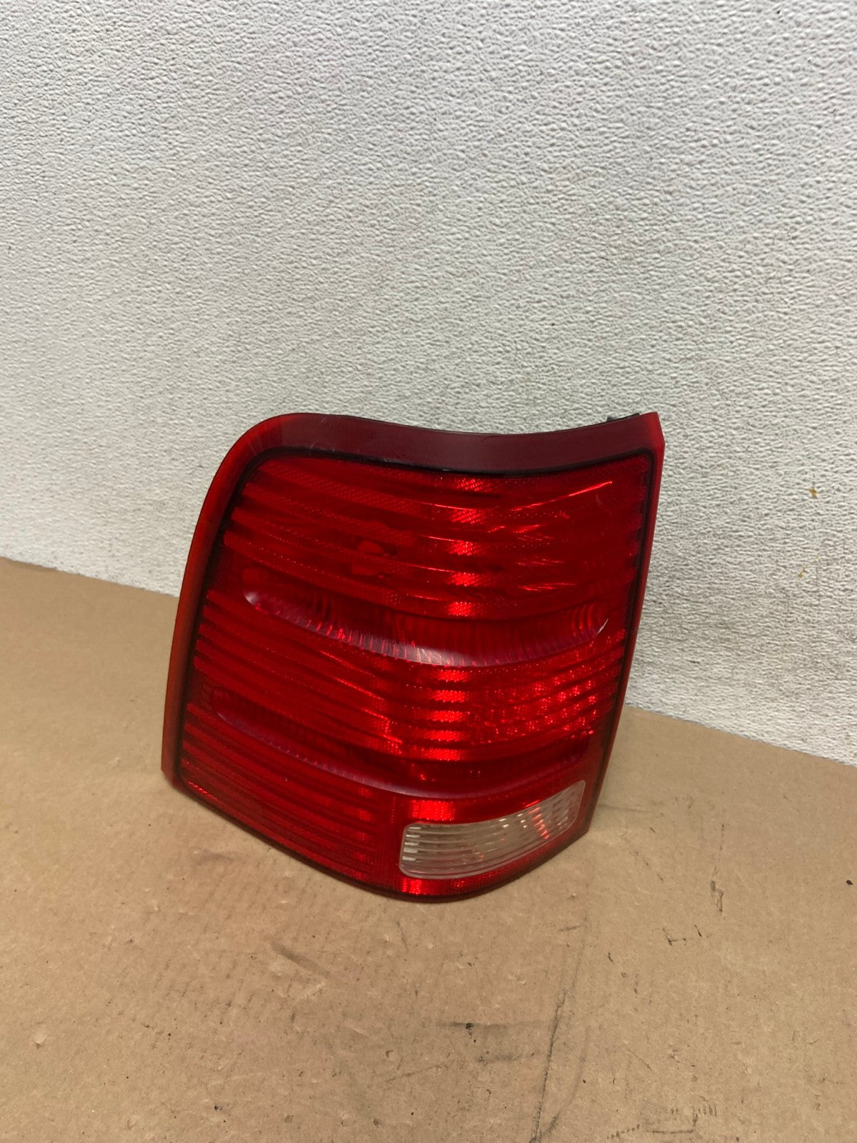 2002 to 2005 Ford Explorer Left Driver Lh Side Tail light AG4629 LK0