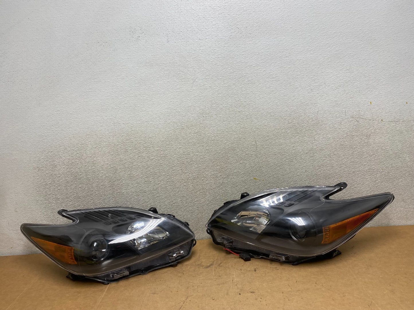 2010 - 2011 Toyota Prius Left+Right Halogen Headlights Aftermarket X5149 DW0