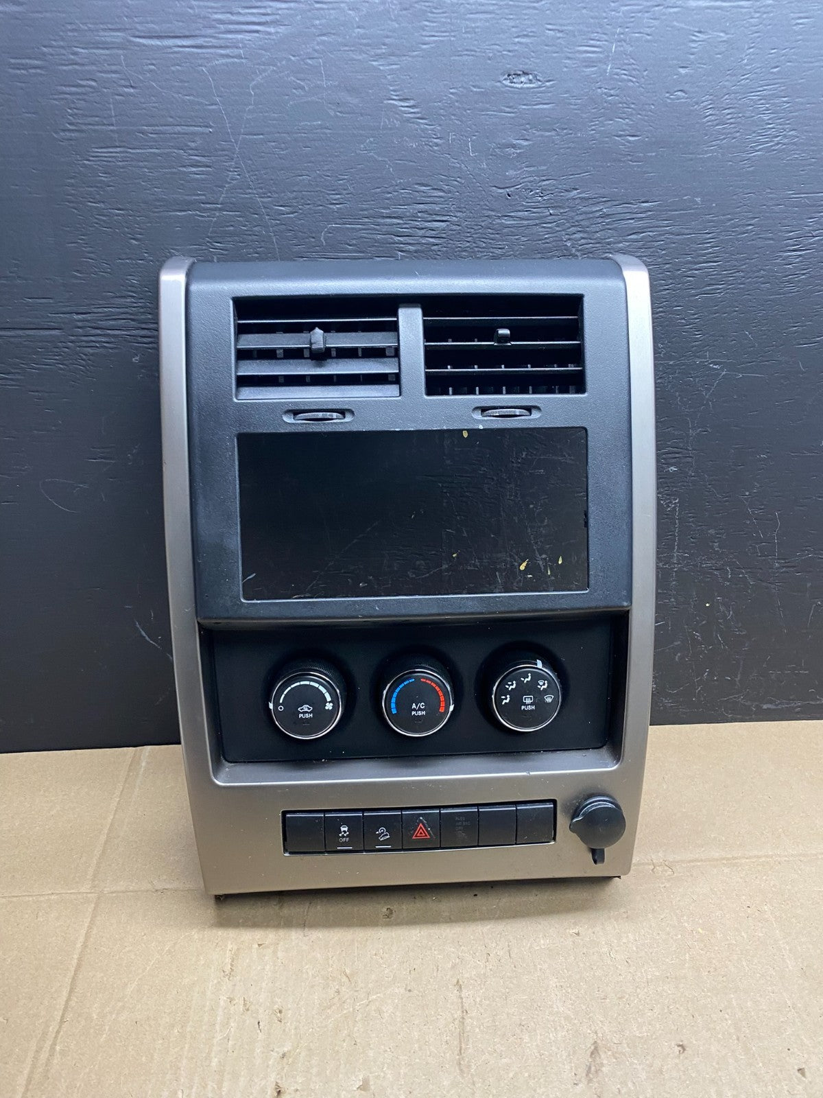 2008 to 2012 Jeep Liberty Dash Climate Temperature Control Radio Bezel AB9490 DG0