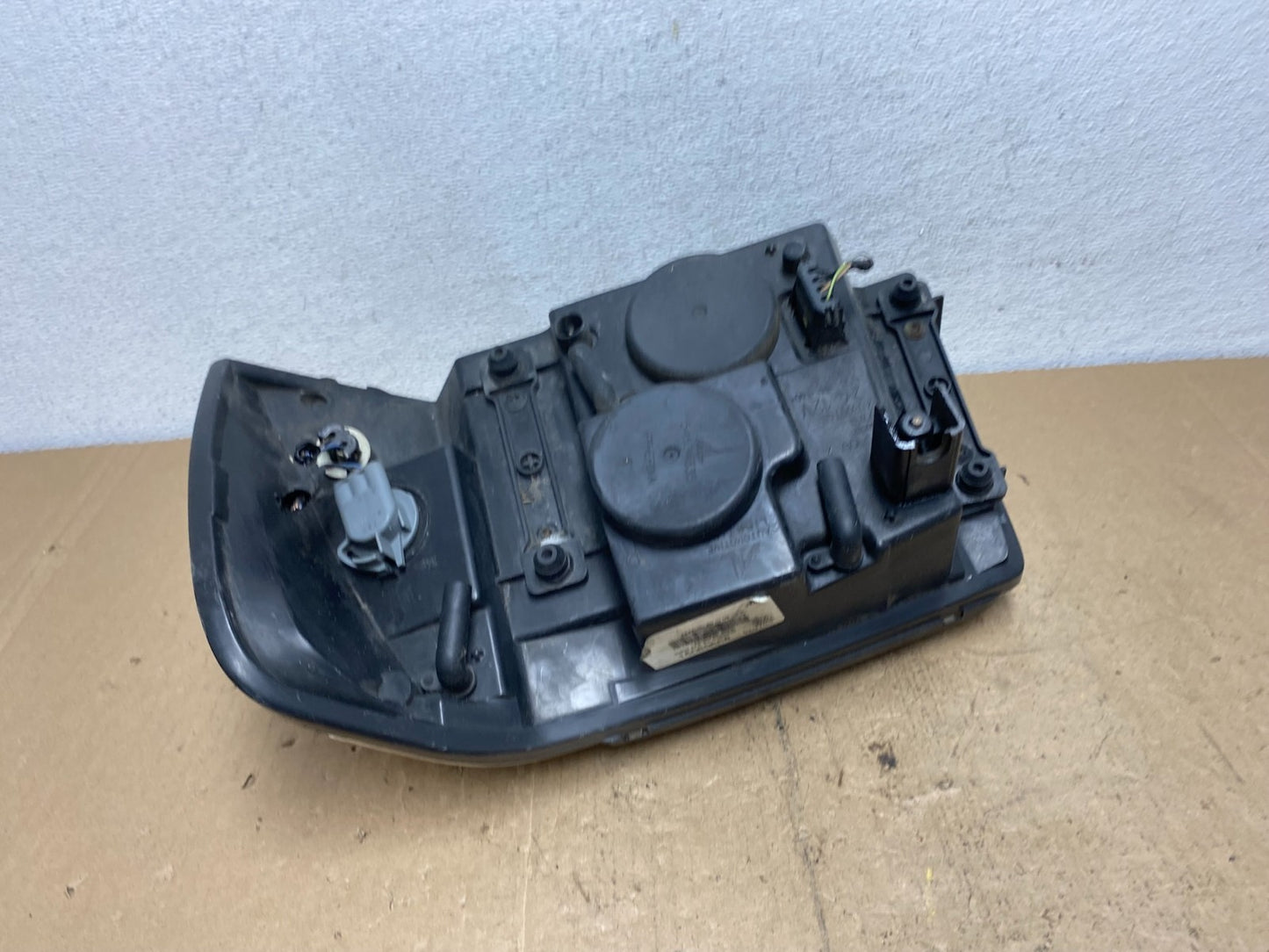 2002 to 2009 Gmc Envoy Right Passenger RH Side Headlight Halogen AC6078 DW5