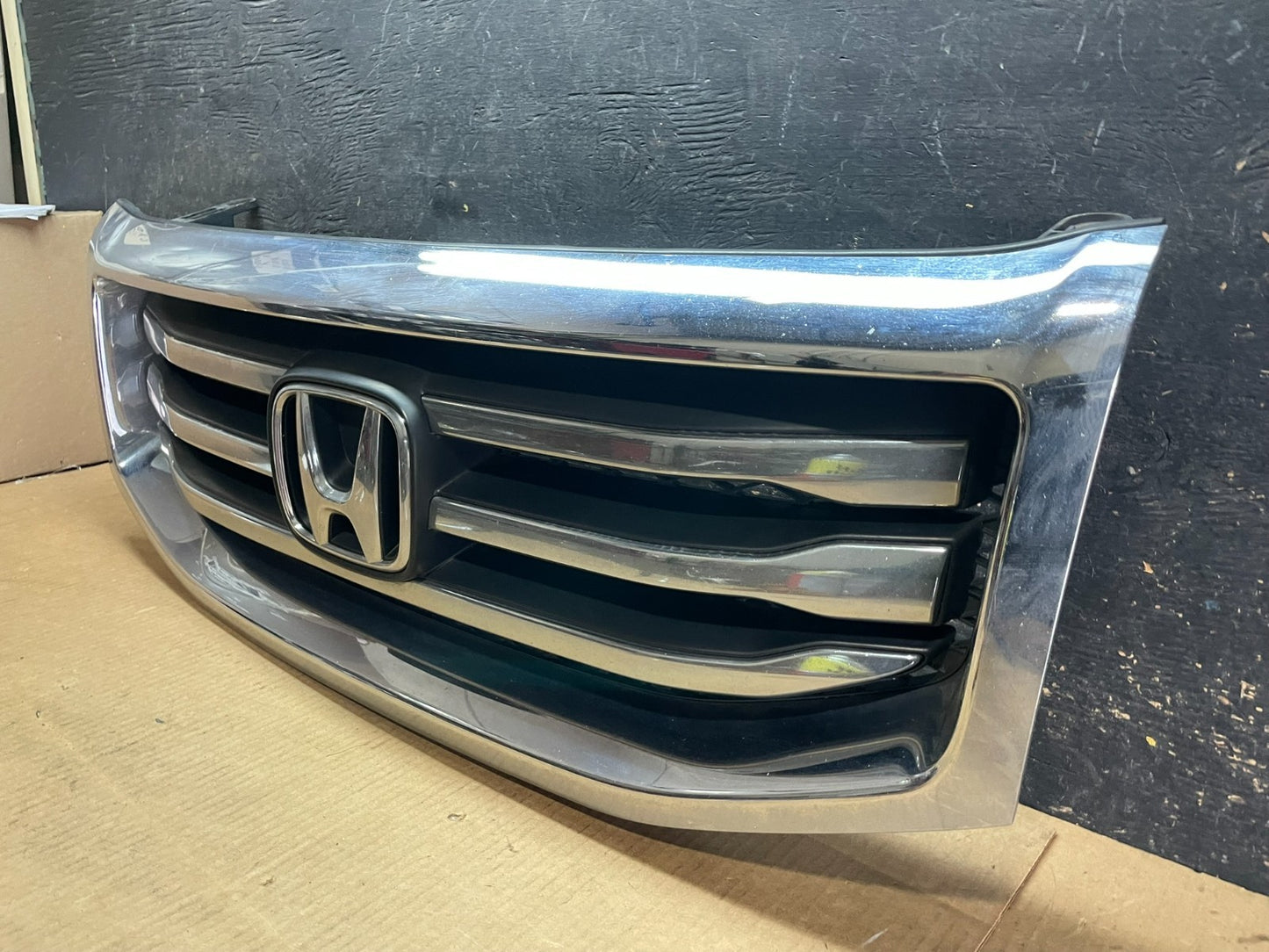 2012 to 2015 Honda Pilot Front Upper Grill Grille OEM AA9136  DG2