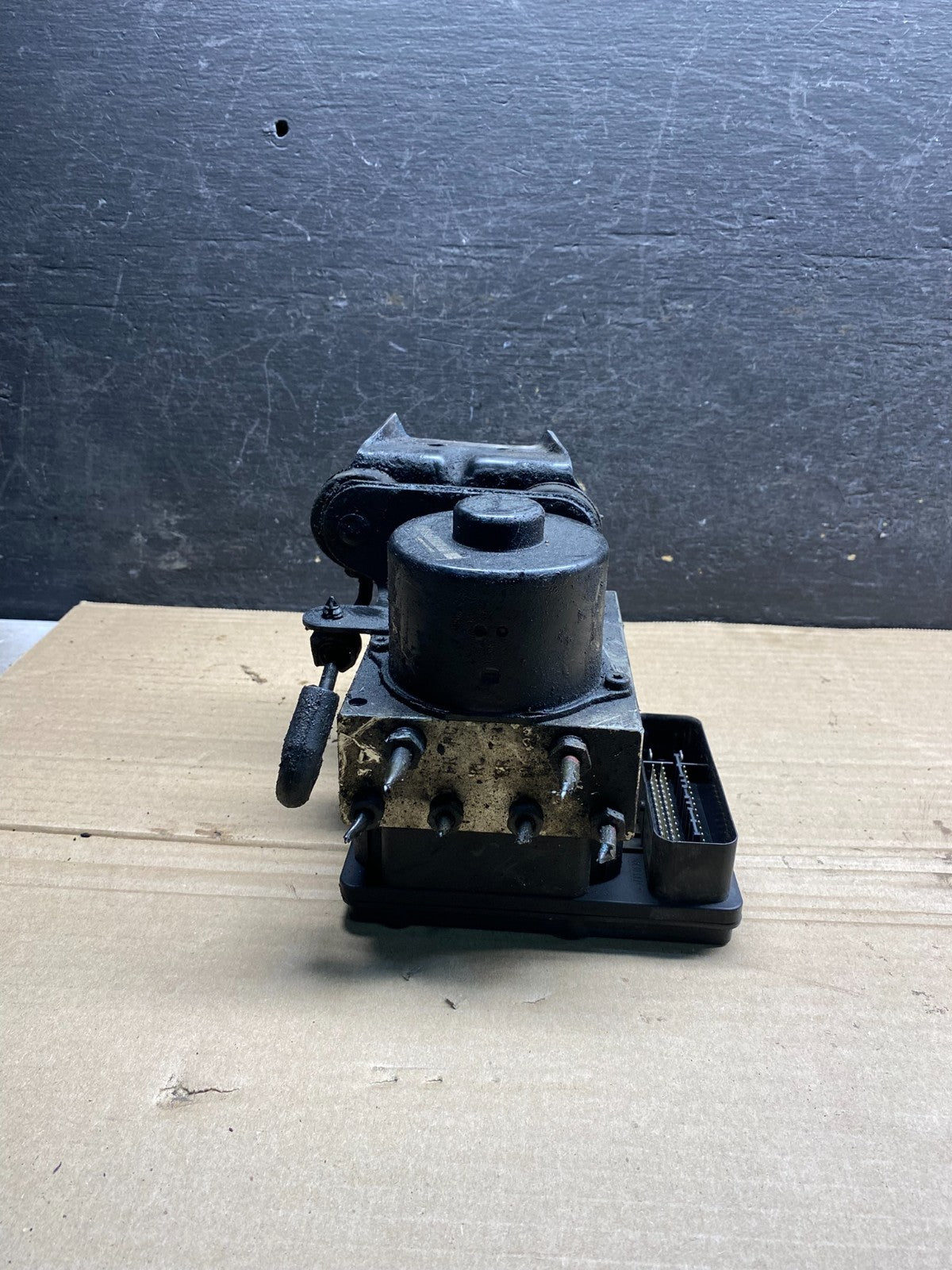 2002 to 2005 Mercedes ML-Class ML320 ABS Control Module A1635450316 AH9615 DG4