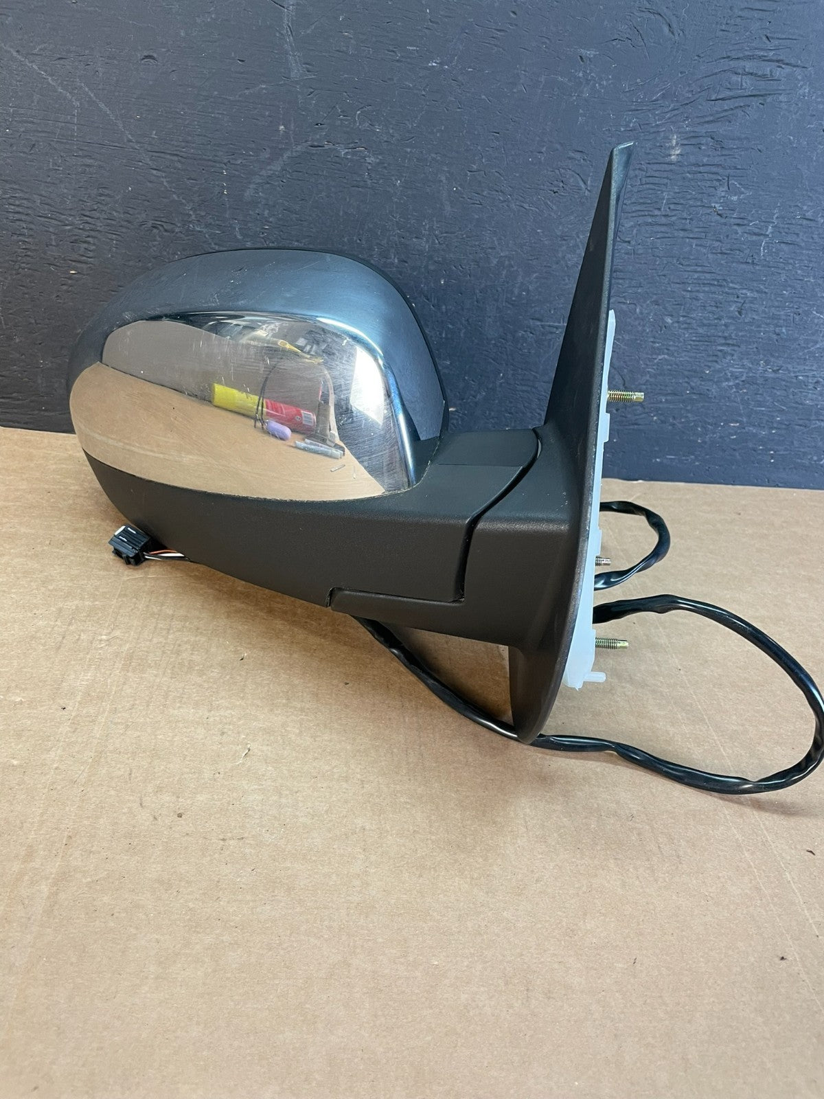 2007-2013 Chevrolet Tahoe Silverado Suburban Right Passenger Mirror AE8295 DW1