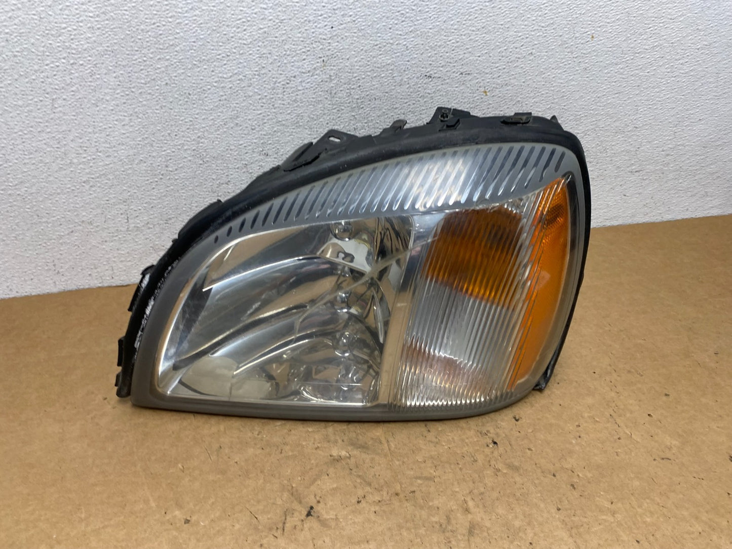 2000 to 2005 Cadillac Deville Left Driver LH Side Headlight AD5233 DW0