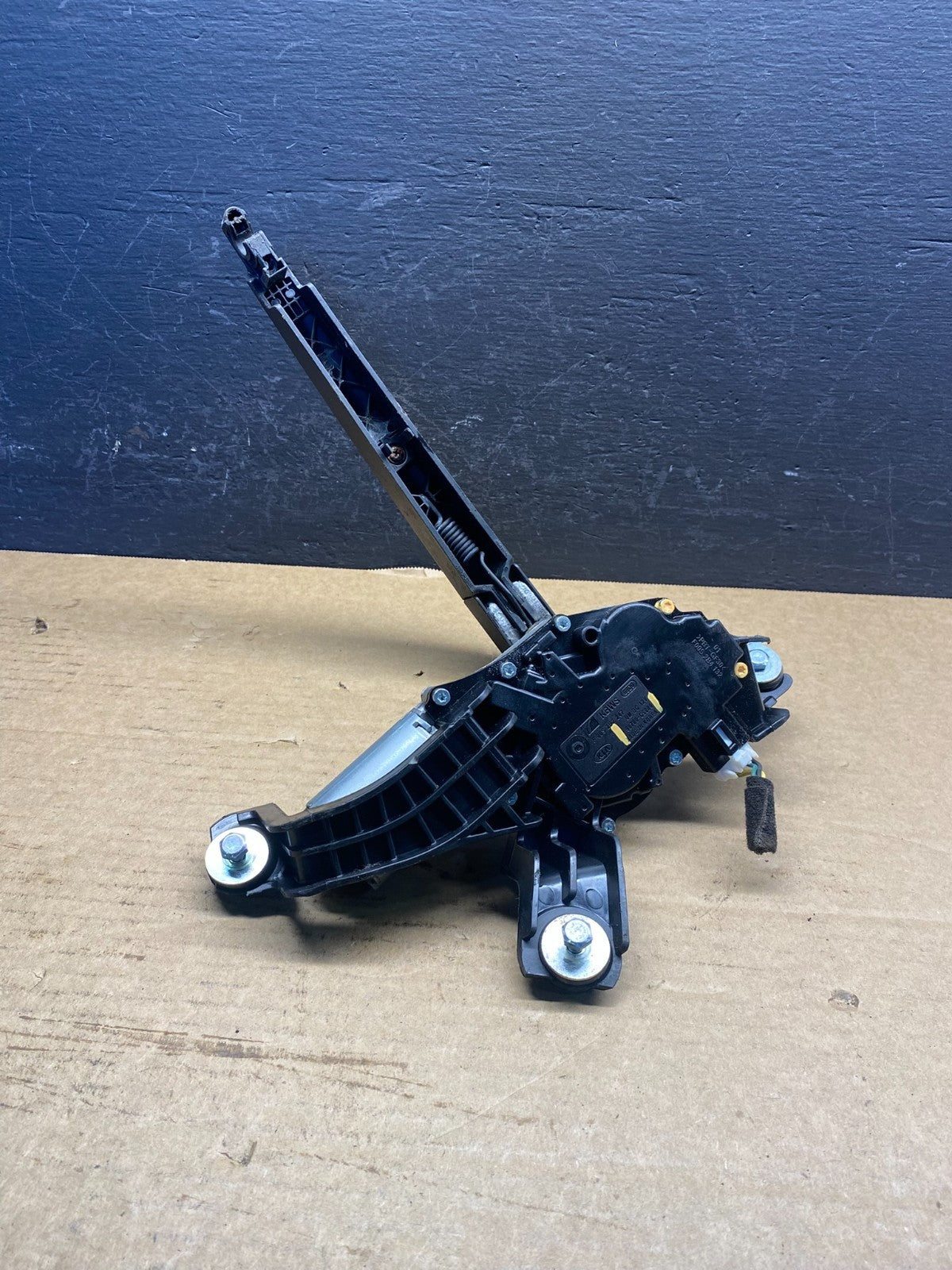 2016 - 2018 Kia Sorento Rear Glass Windshield Wiper Motor ac7975 DG4