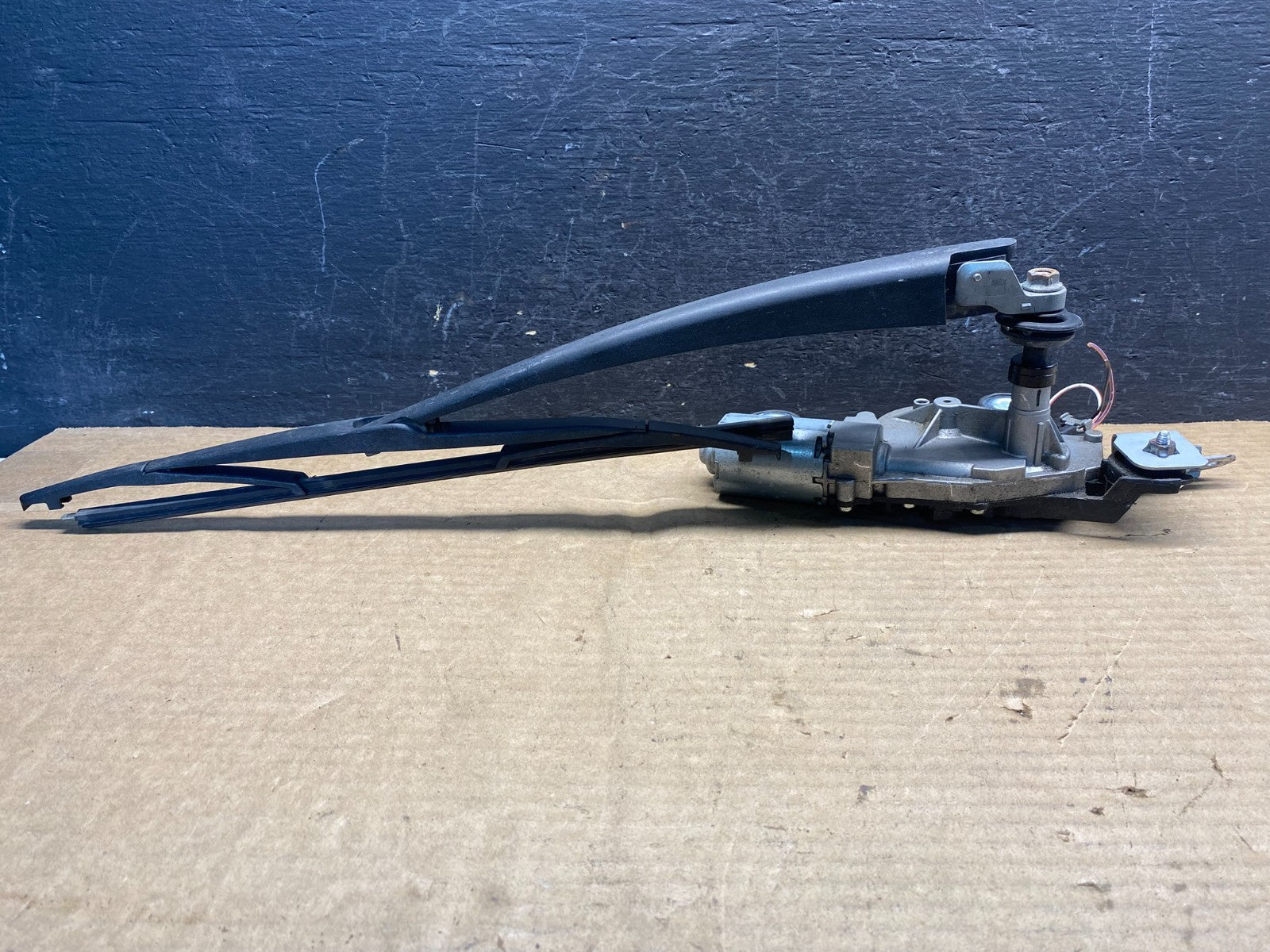 2004 to 2009 Mazda 3 Windshield Rear Wiper Motor ad9838 DG3