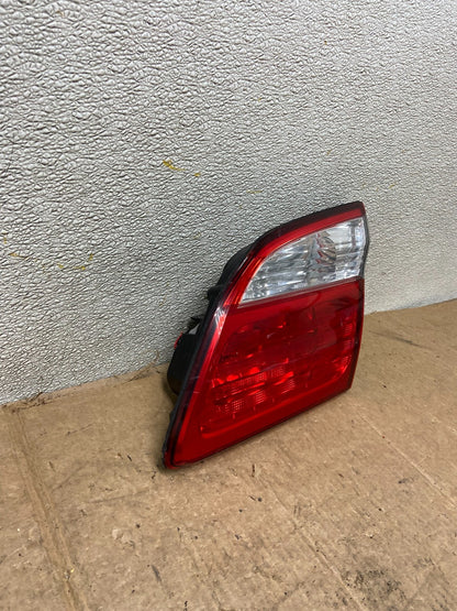 2000-2001 Infiniti i30 Right Passenger Rh Side Tail Light Inner Oem AA35222