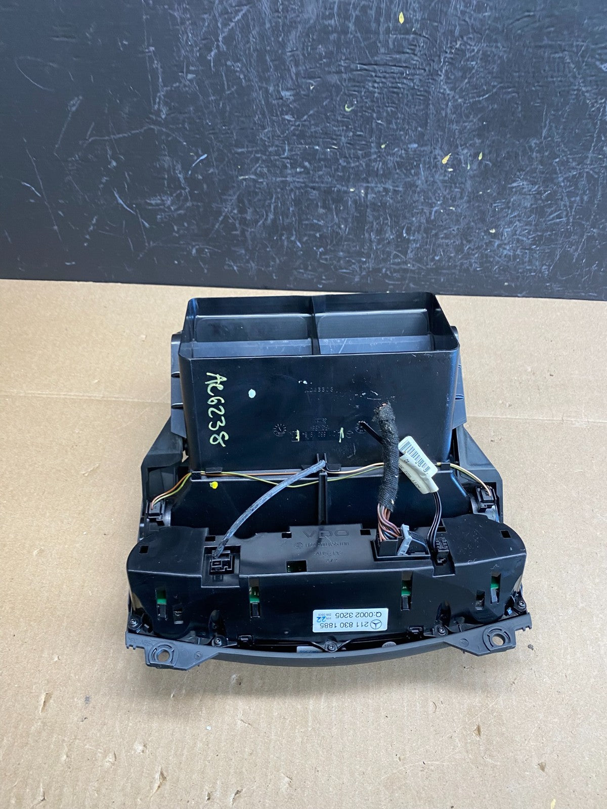 2007 - 2009 Mercedes W211 E550 E320 Center Console AC Heater Air Vent AC6238 DG4