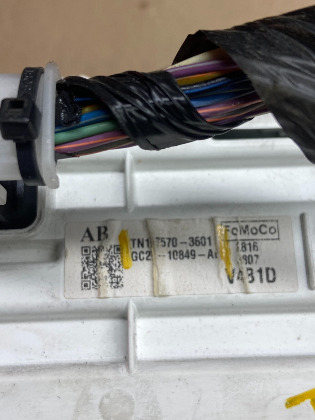 2009 to 2014 Ford E150 E250 Gauge Speedometer Cluster T9138 DG6