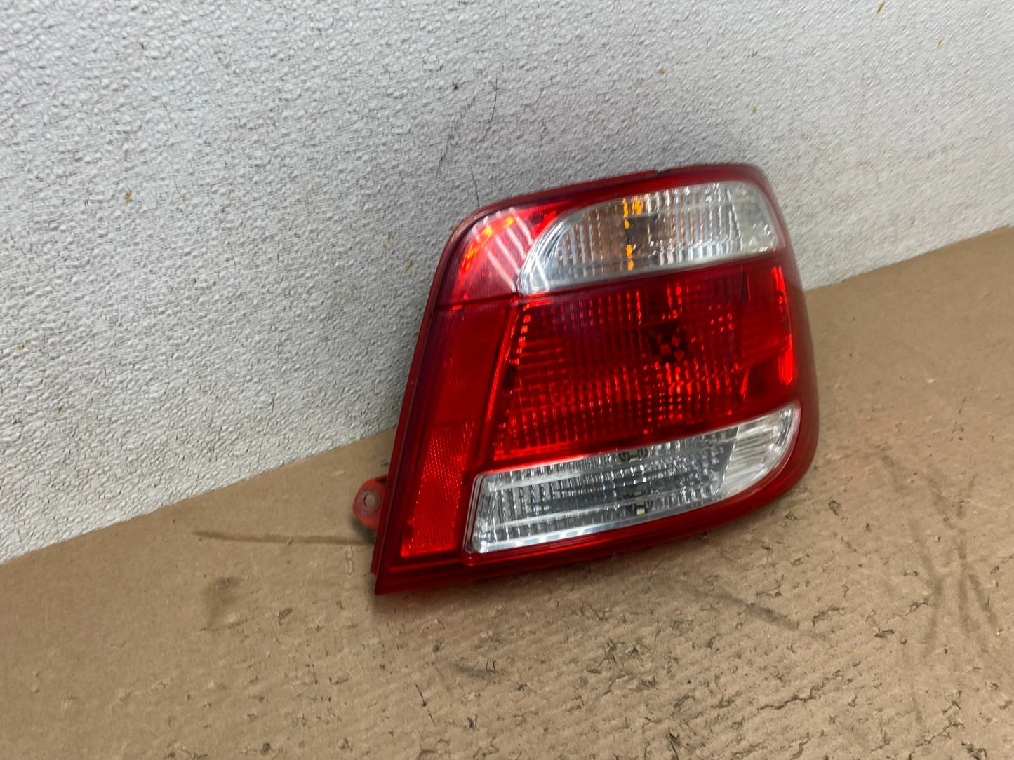 2005 to 2006 Saab 9-2x 92 Right Passenger RH Side Tail Light OEM o9498 DG2