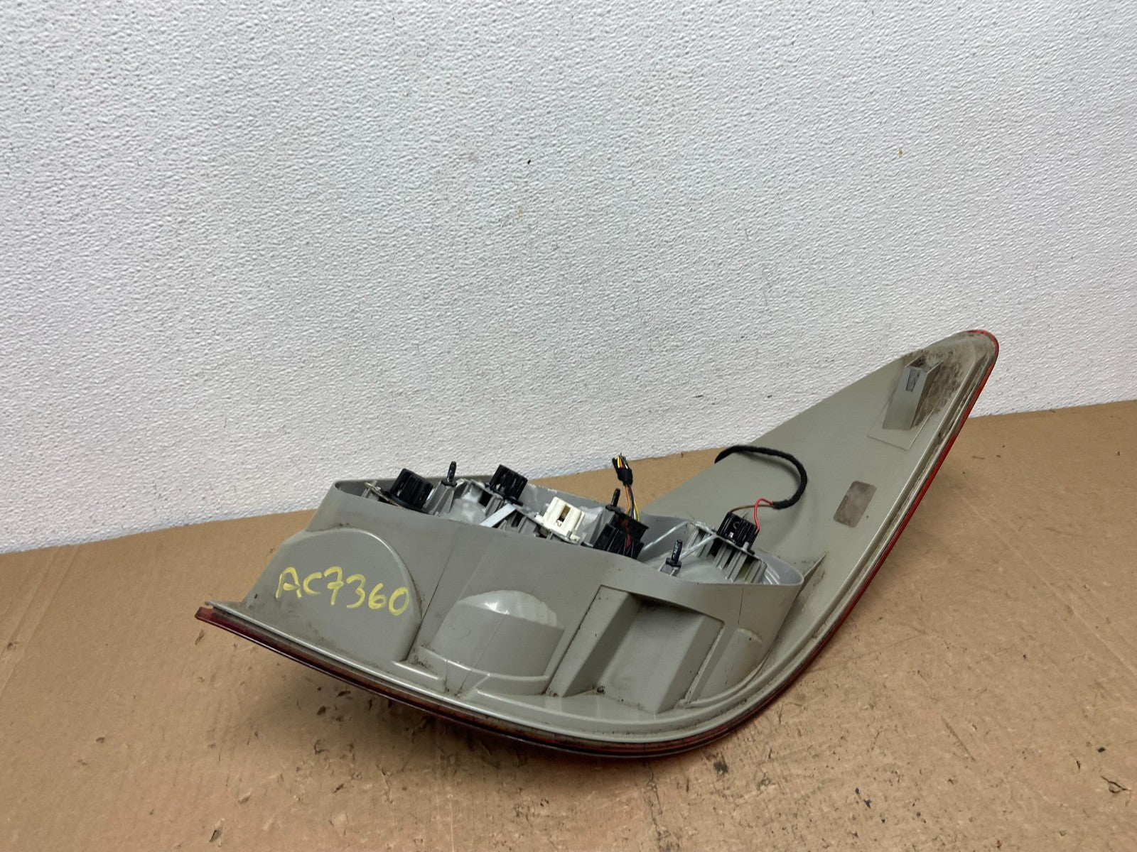 2006-2010 Mercedes W251 R-CLASS Right Passenger RH Side Tail Light AC7360 DW4