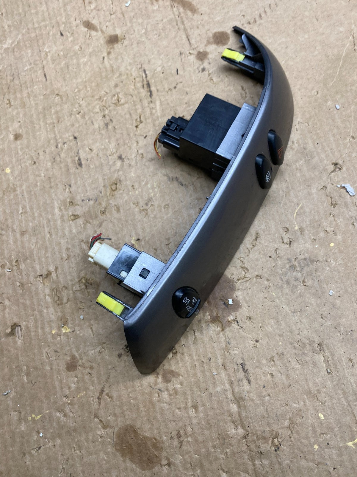 2004 to 2010 Toyota Sienna Left Side Climate Switches Bezel Trim OEM z4442 DG1