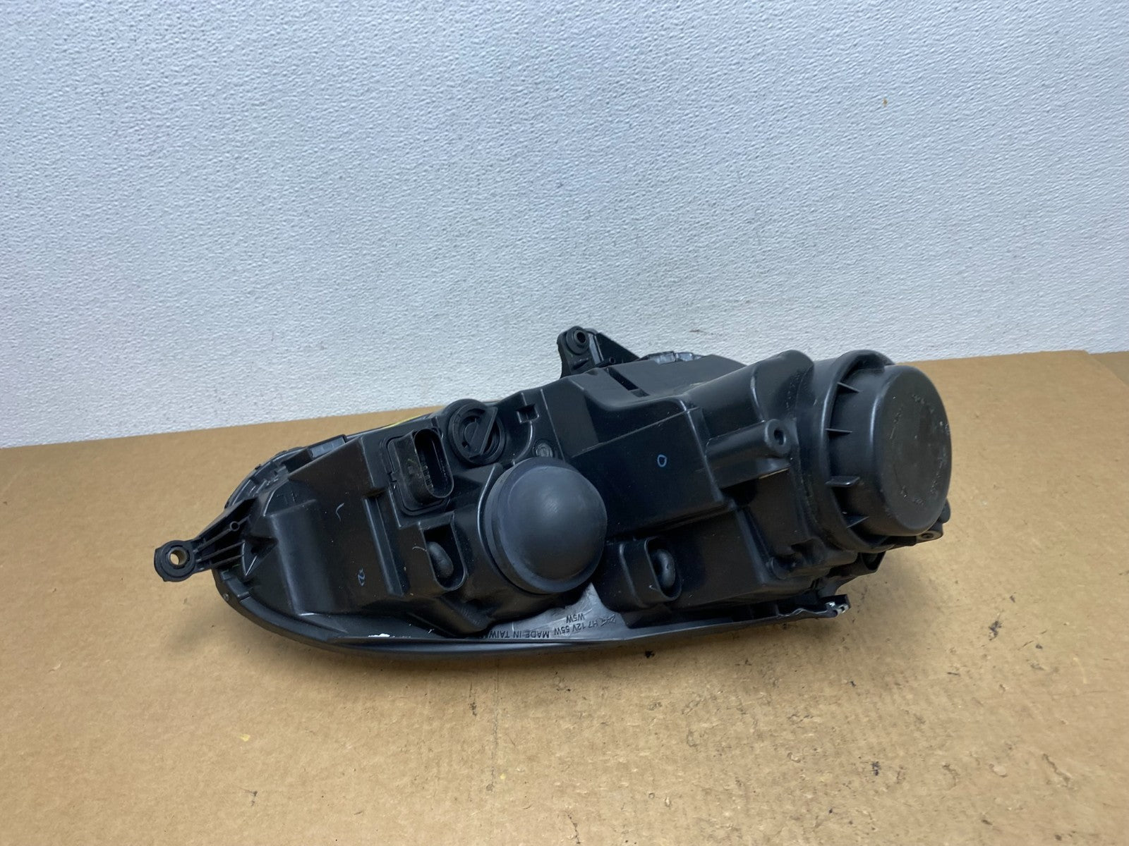 2005 to 2010 Volkswagen Jetta Left Driver LH Side Headlight Halogen AD2424 DW4