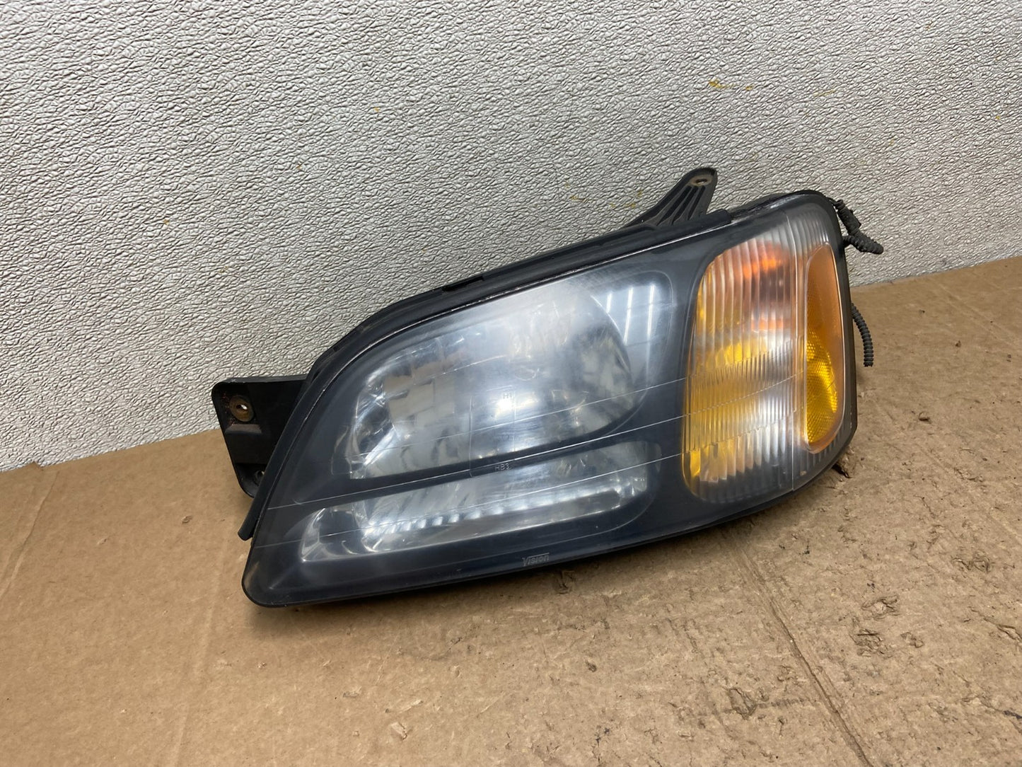 2001-2004 Subaru Legacy Outback Left Driver Lh Side Headlight AA52190