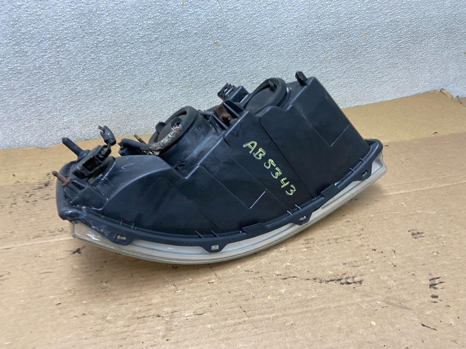 2003 - 2006 Ford Expedition Left Driver LH Side Headlight Halogen Oem AB5343 DW7