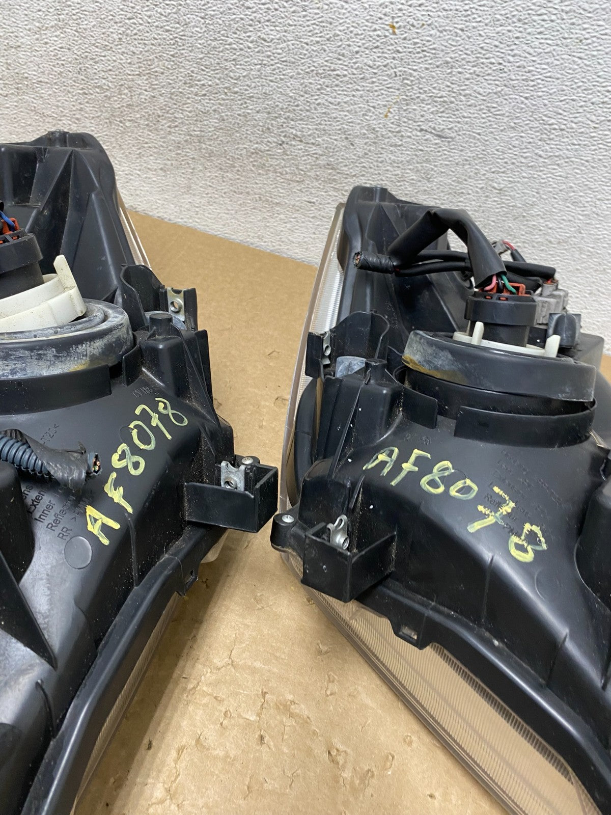 2005 2006 2007 Nissan Pathfinder Halogen Headlights Left+Right AF8078 DW11
