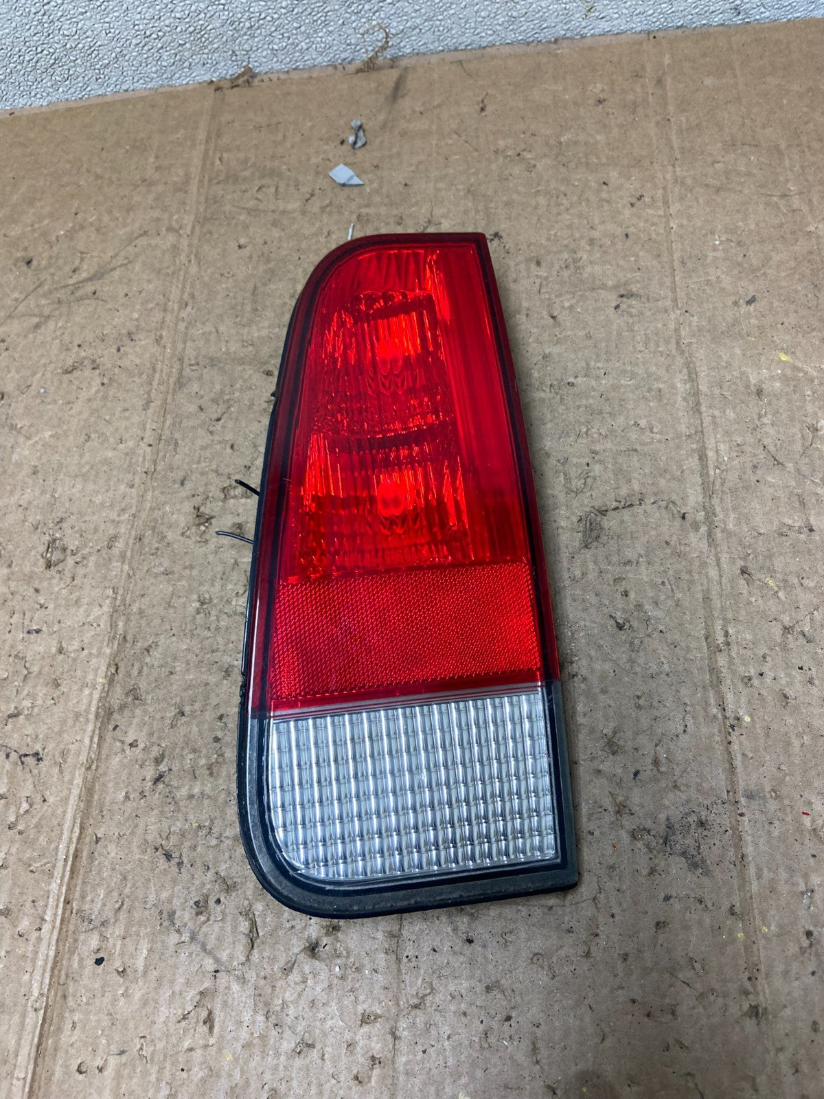 2003 to 2005 Lincoln Aviator Right Passenger Inner Tail Light Side OEM AA4200 DW0