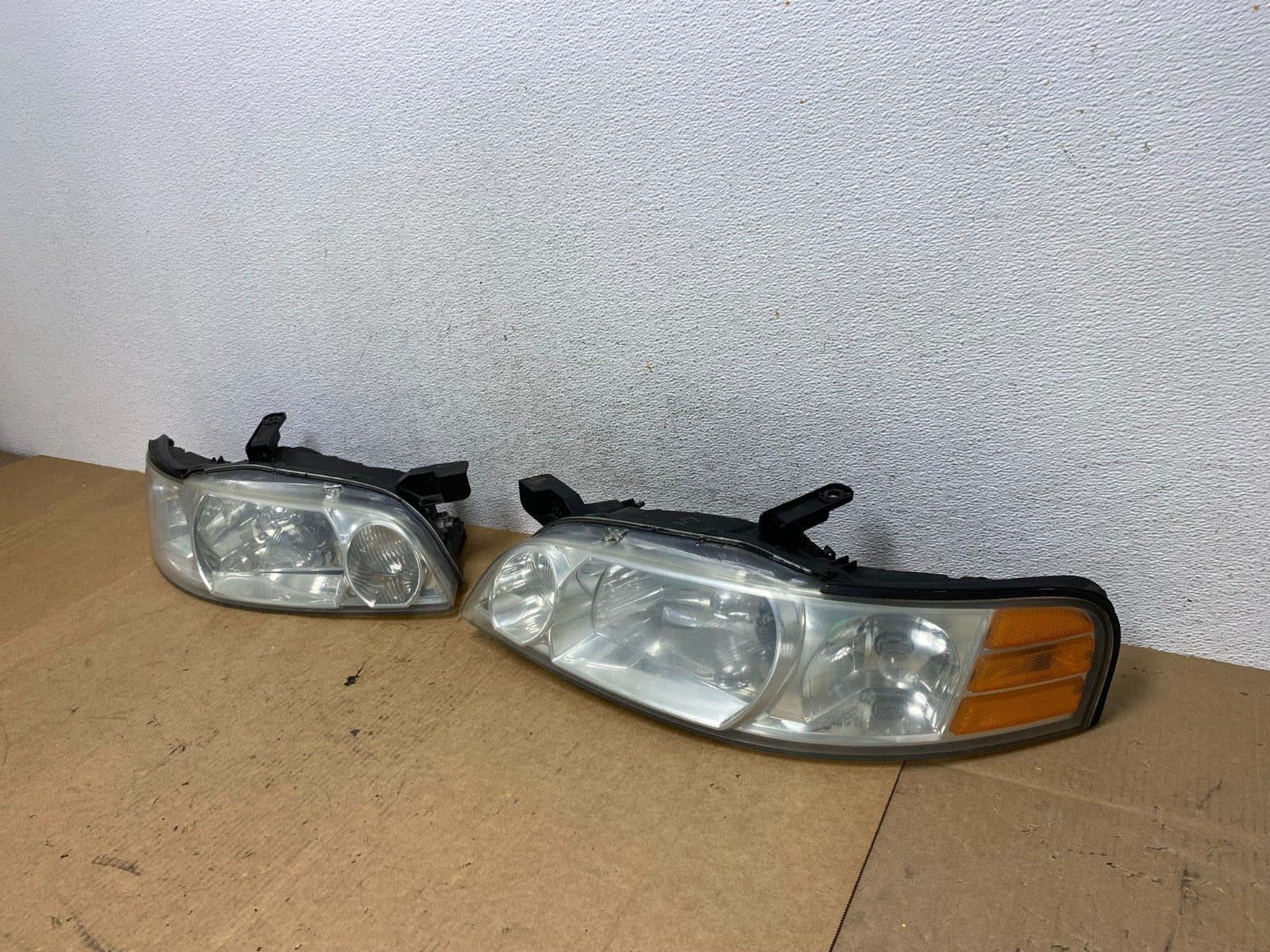 Sedan 2000 2001 Nissan Altima Headlights Left+Right AE4822 DW1