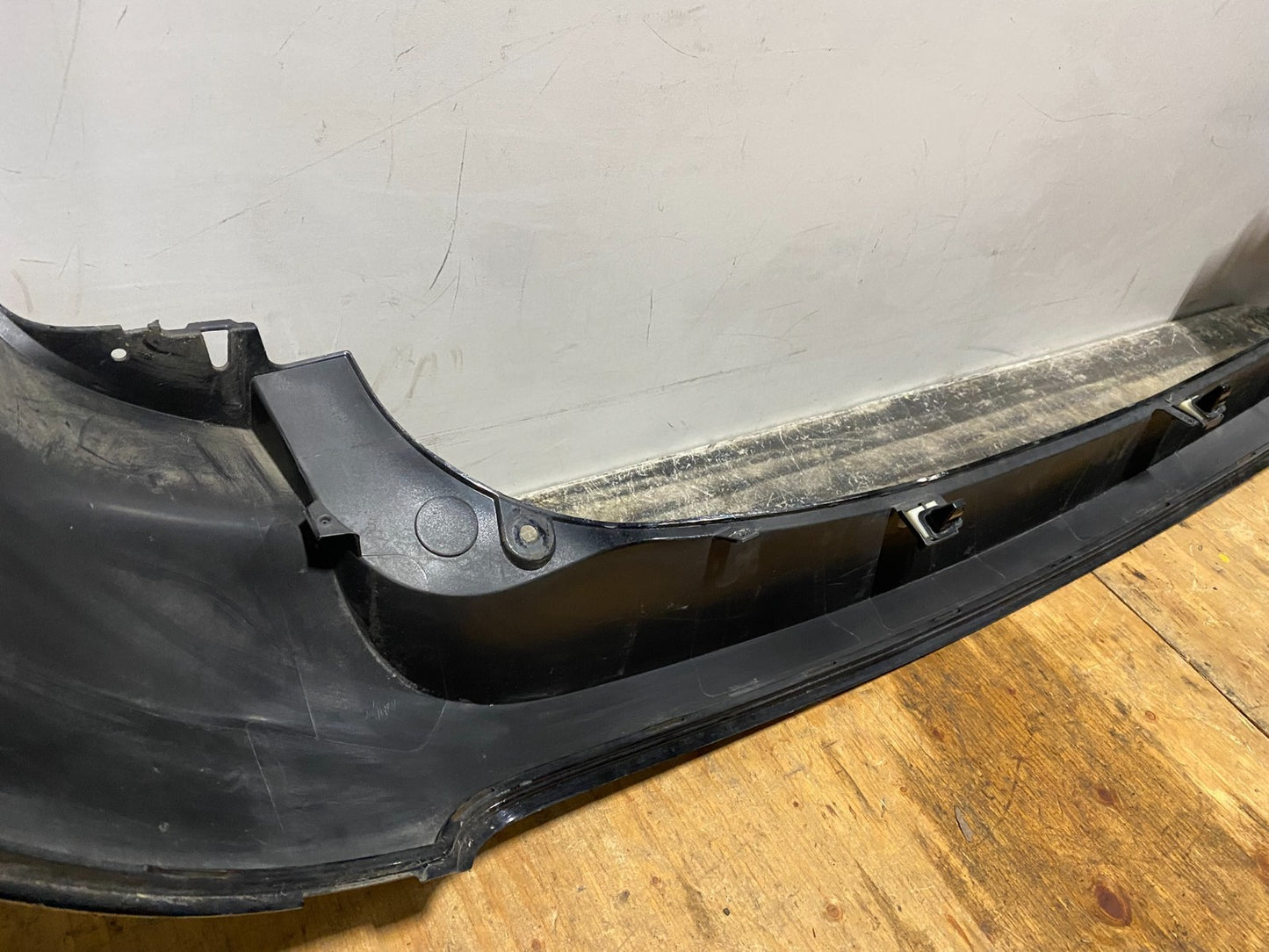 2011 to 2015 Ford Explorer Rear Upper Bumper Cover R640510