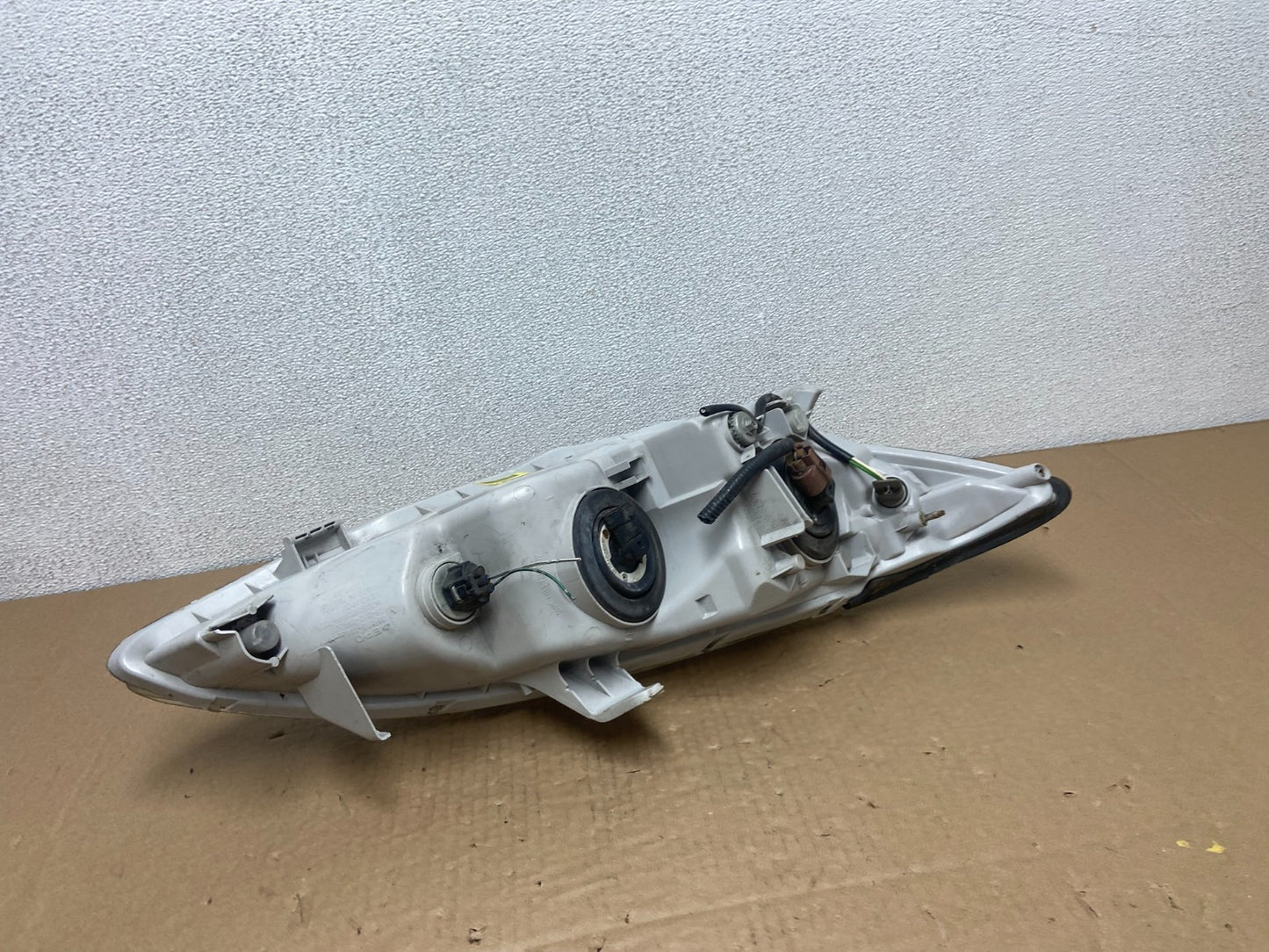 2005 to 2006 Toyota Camry Left Driver LH Halogen Headlight AB6181 DW4