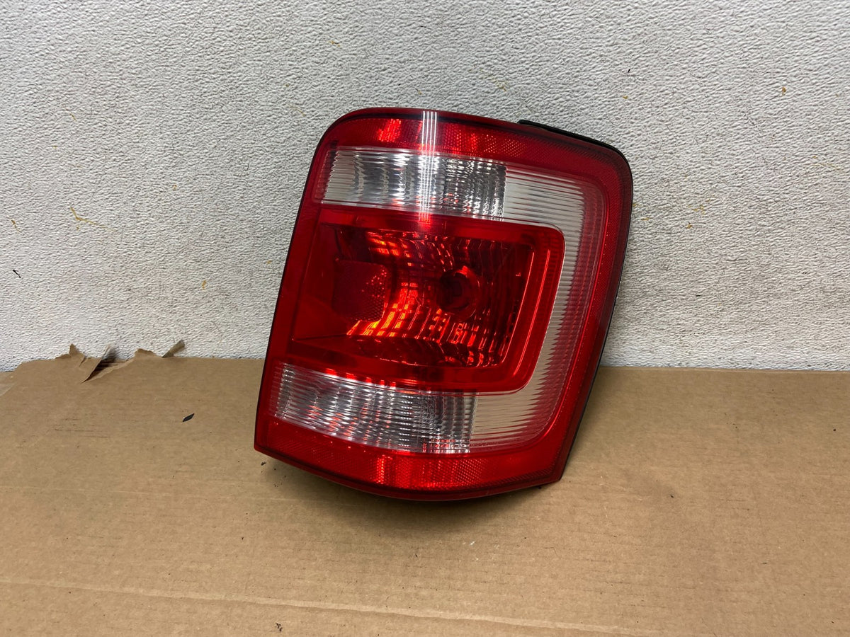 2008 to 2012 Ford Escape Right Passenger RH Side Tail Light AH3114 DW0