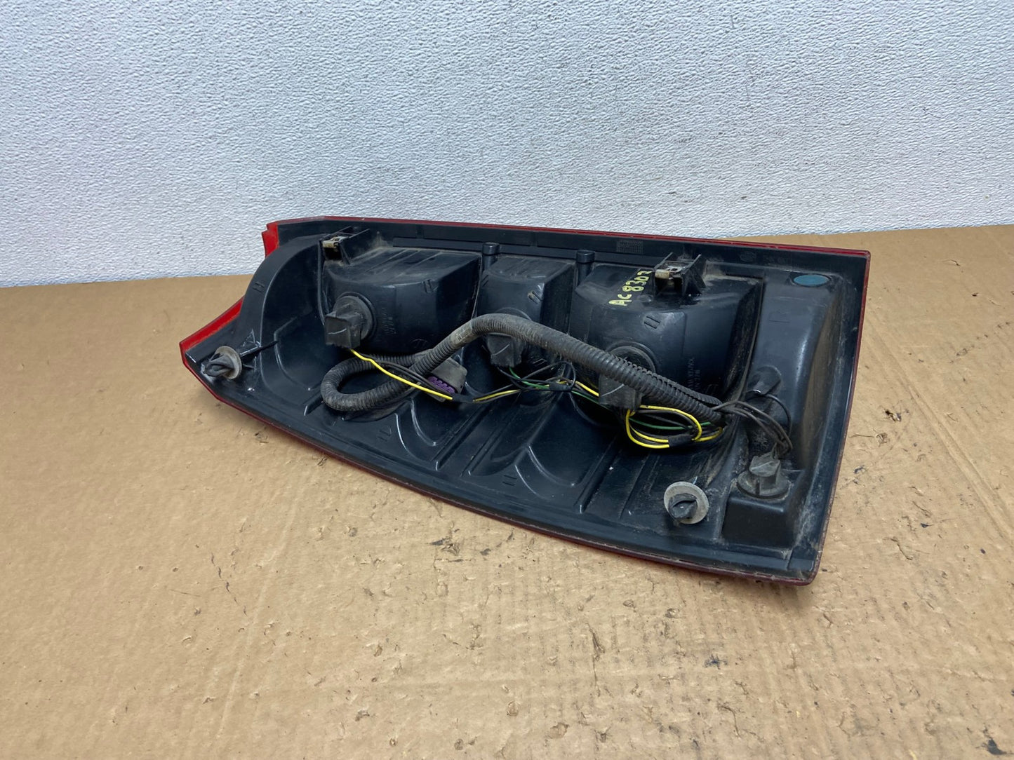 2007-2013 Chevrolet Avalanche Right Passenger RH Side Tail Light AC8303 LK4