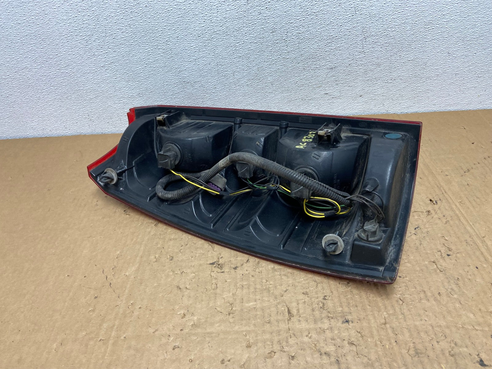2007-2013 Chevrolet Avalanche Right Passenger RH Side Tail Light AC8303 LK4