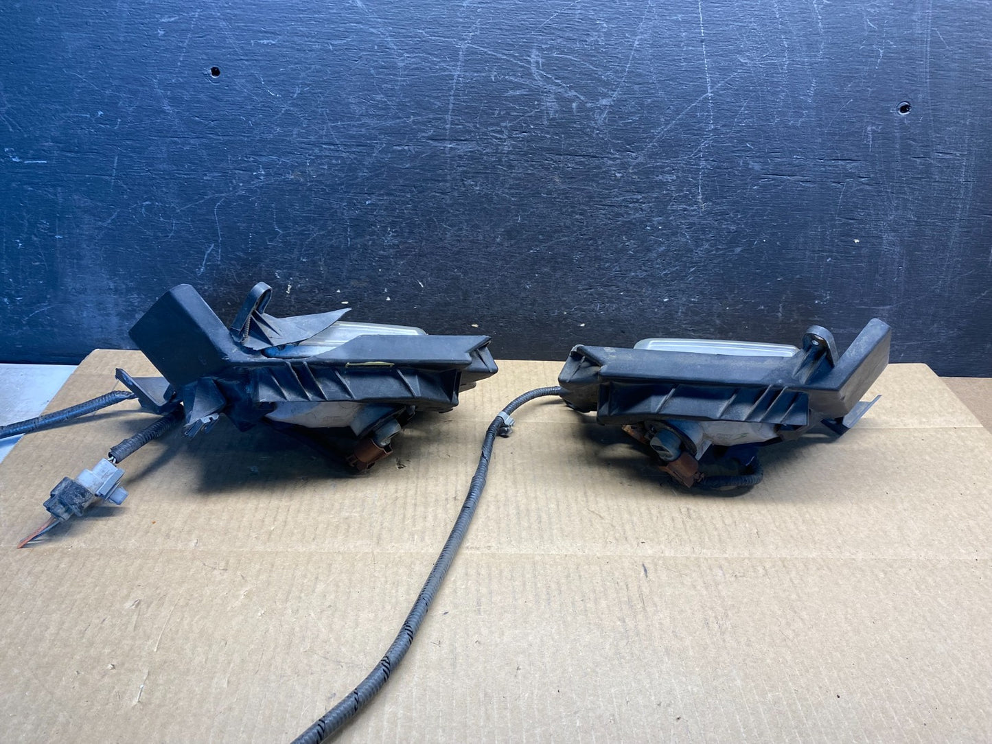 2011 to 2013 Mazda 3 Left+Right Set Fog Lights AG7276 DG2