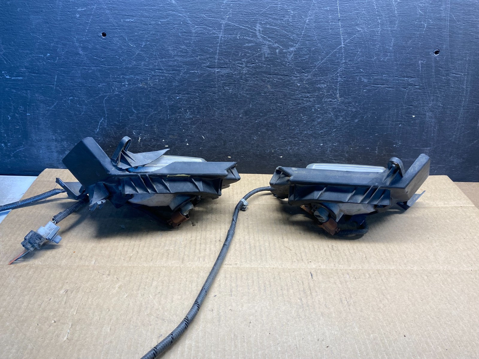 2011 to 2013 Mazda 3 Left+Right Set Fog Lights AG7276 DG2