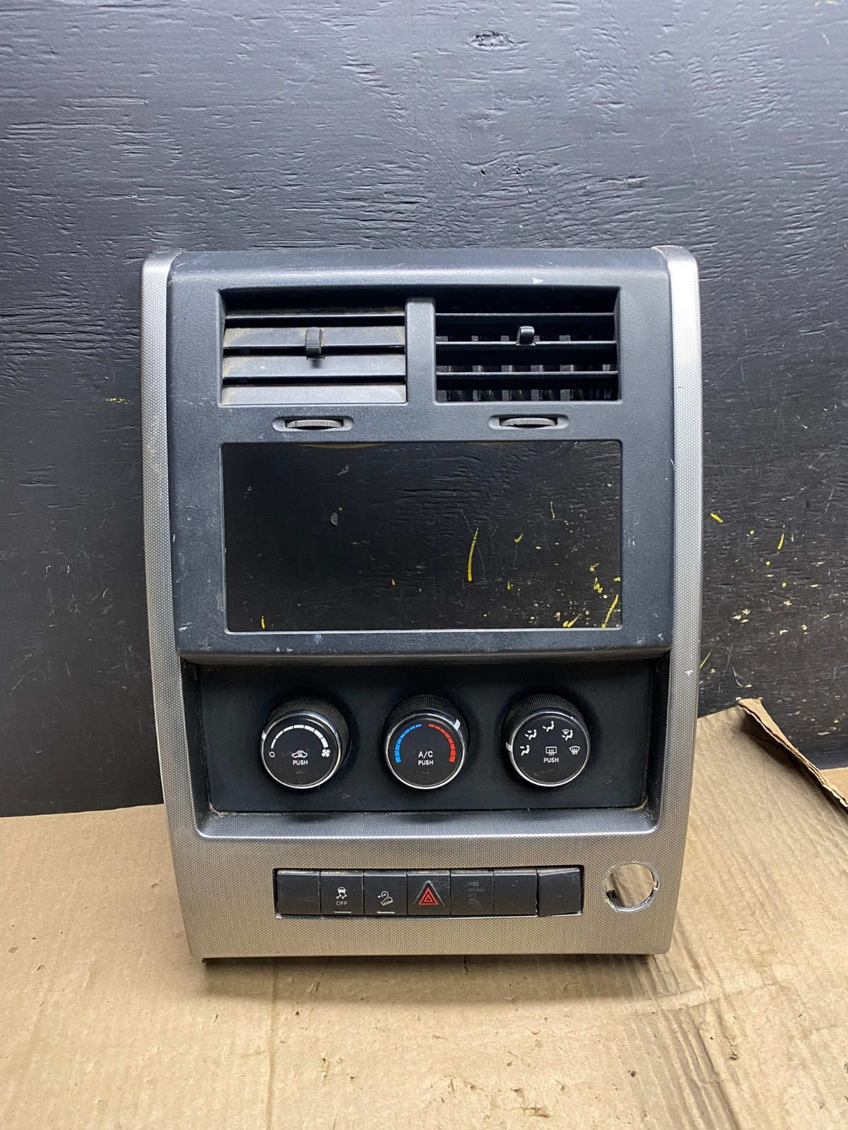 2008 to 2012 Jeep Liberty Dash Climate Temperature Control Radio Bezel X2004 DG0