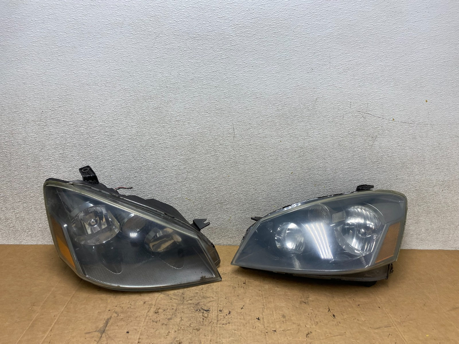 2005 to 2006 Nissan Altima Left+Right Set Halogen Headlights T3665 DW0