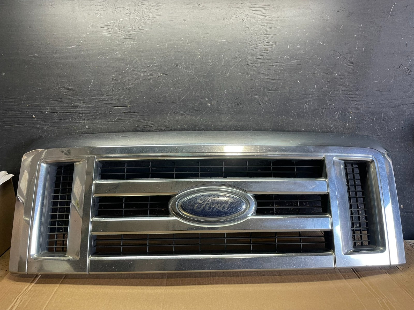 2008 to 2014 Ford Econoline E150 E250 Front Upper Chrome Grill Grille ab2950 DG0