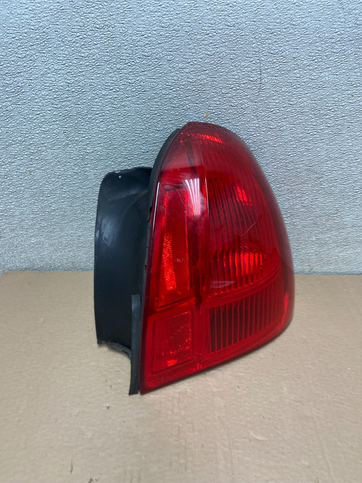 2003 to 2011 Lincoln Town Car Right Passenger Rh Tail Light AB2333 DW2