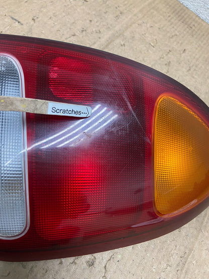 1996 to 2000 Hyundai Elantra Wagon Right Passenger Side Tail Light AA7174 DG3