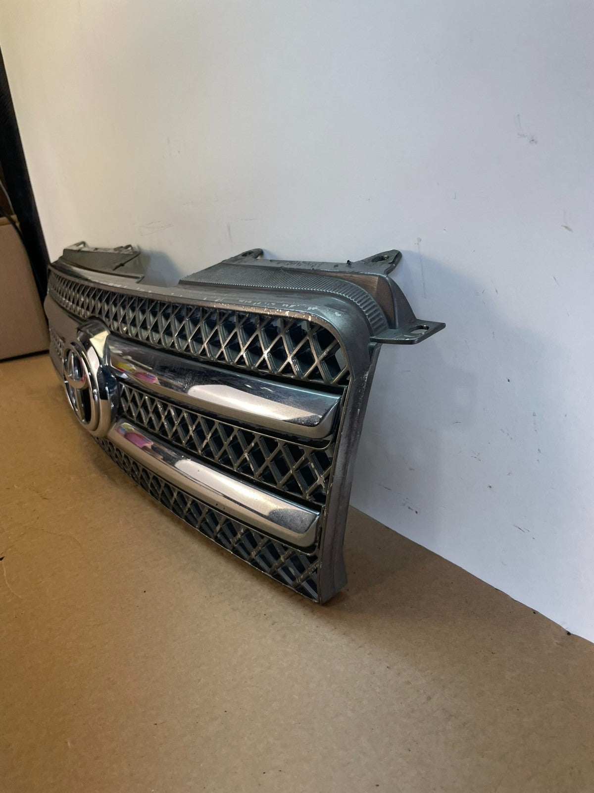 2006 to 2007 Toyota Highlander Front Upper Grille Grill With Emblem AG9820 DG1