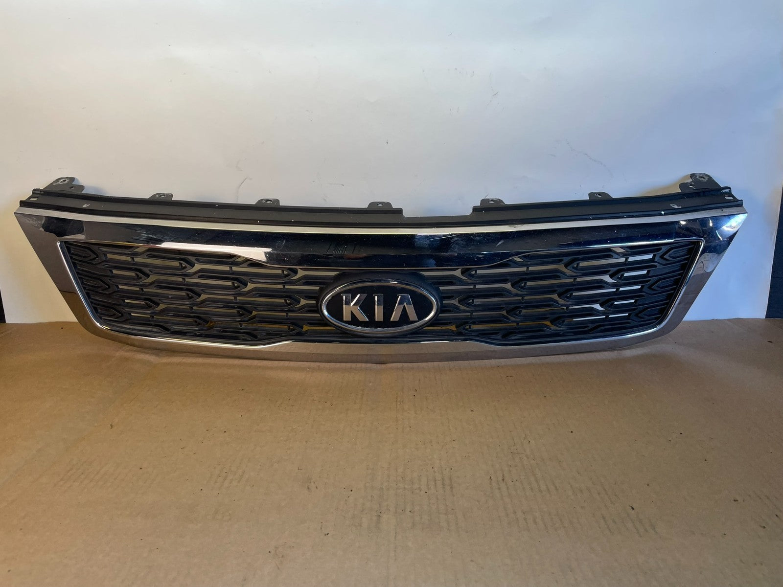 2011 2012 Kia Sedona Front Upper Grill Grille AG3073 DG0