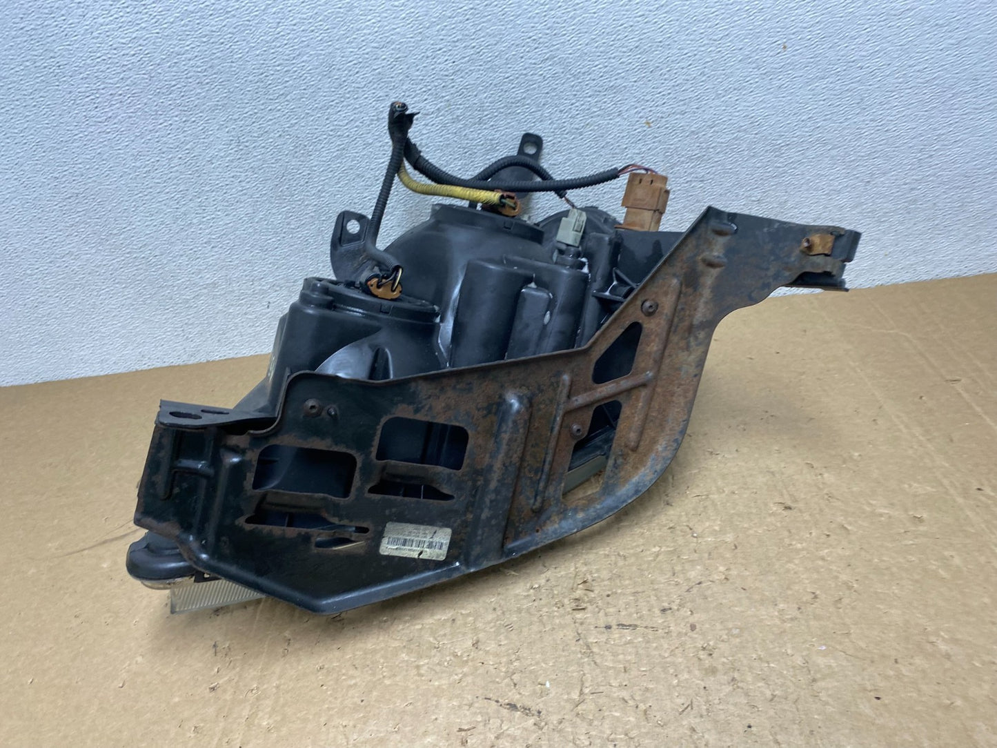 2005 to 2007 Ford Five Hundred Halogen Right Passenger Side Headlight AG1315 DW7