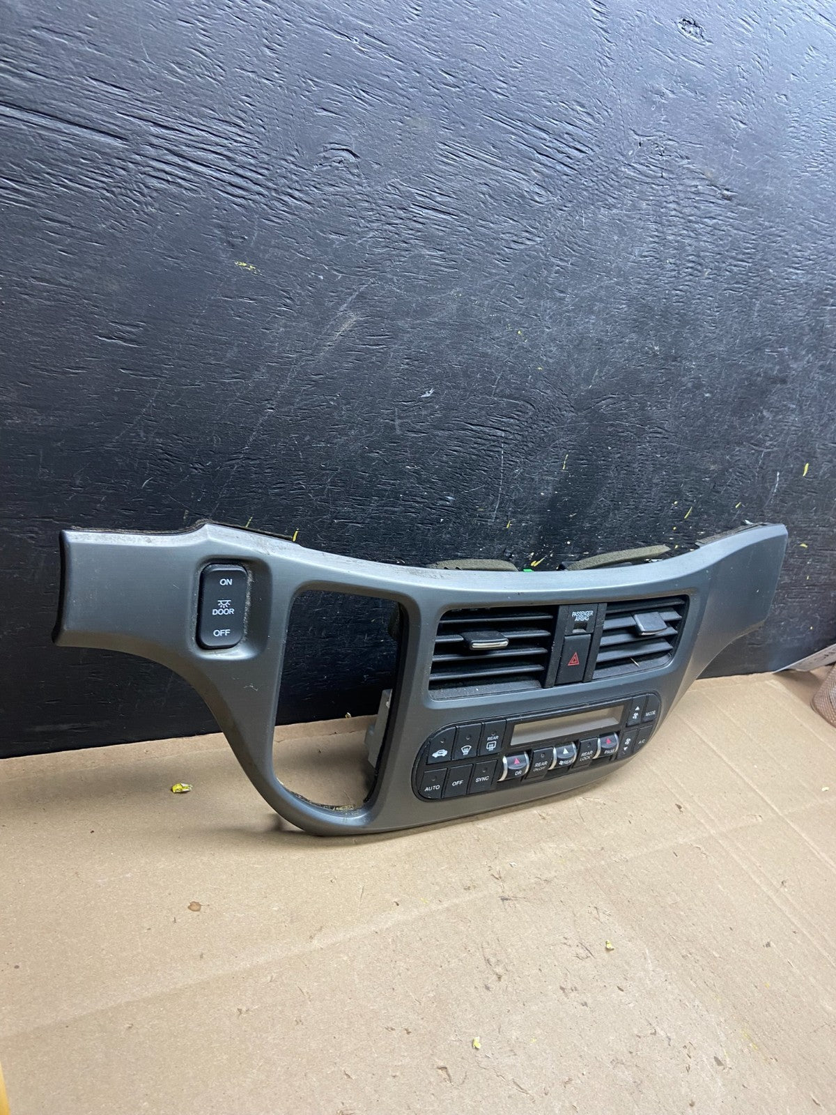 2005 to 2010 Honda Odyssey Radio Climate Control Dash Trim Bezel T9358 DG1
