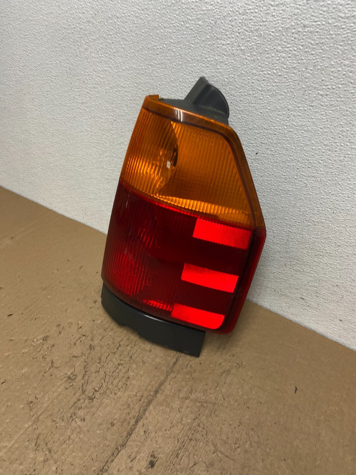 2002-2009 GMC Envoy Right Passenger RH Side Tail Light AD1013 LK1