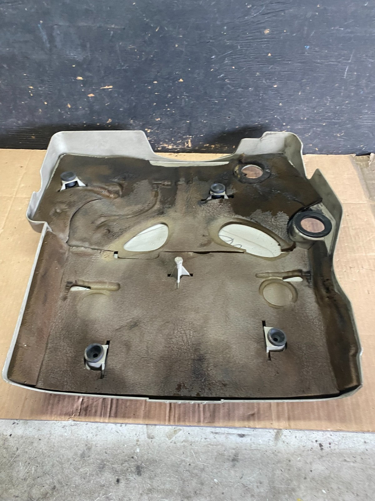 2004 to 2007  Cadillac CTS 3.6L Plastic Engine Cover Shield OEM Q0537 DG4